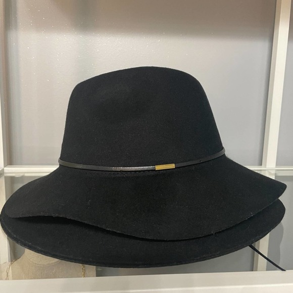 Cienna NWT Women’s Black Felt Hat